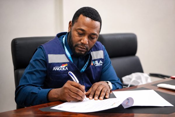 Assinatura do Memorando de Entendimento entre a Associação dos Logísticos de Angola e o Instituto Superior Privado Kiaxi